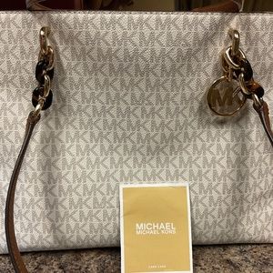 Authentic Michael Kors Voyager Medium Tote Purse